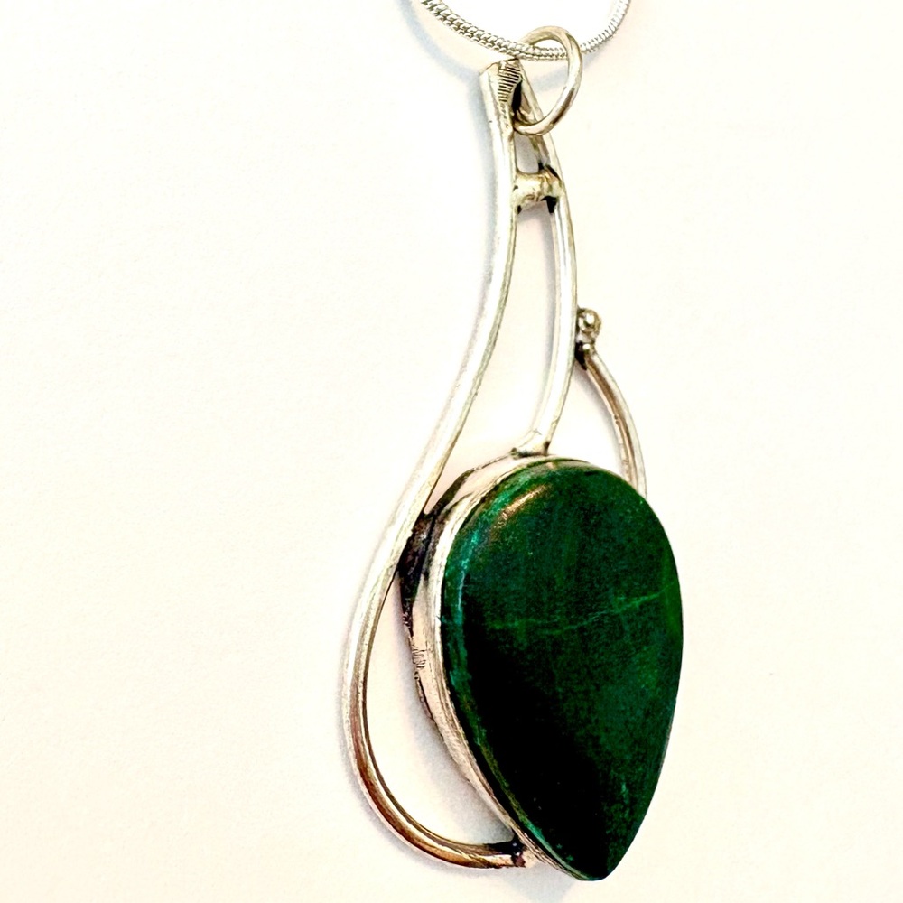 2 inch. 925 marked, Malachite pendant on a silver chain. - Picture 6 of 6